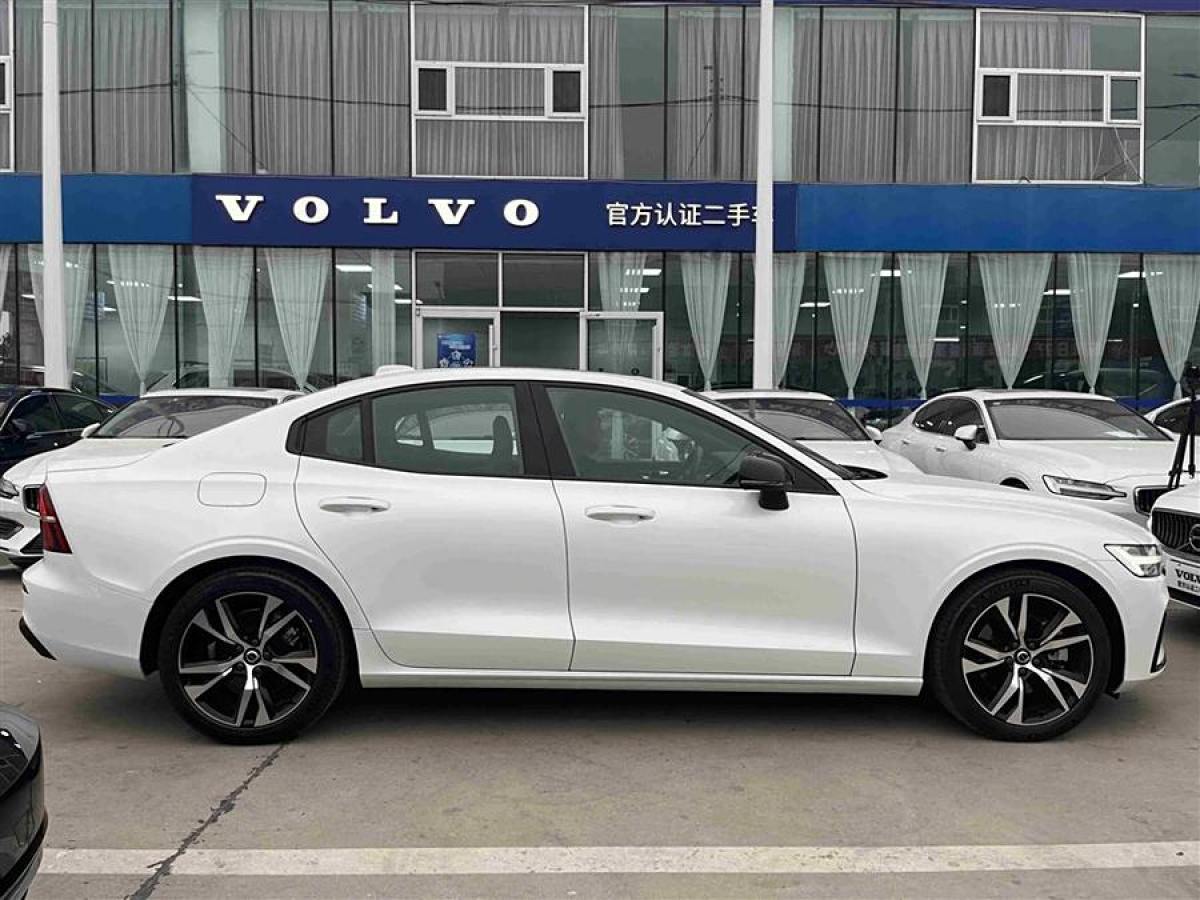 沃爾沃 S60L  2024款 B5 智雅運(yùn)動版圖片