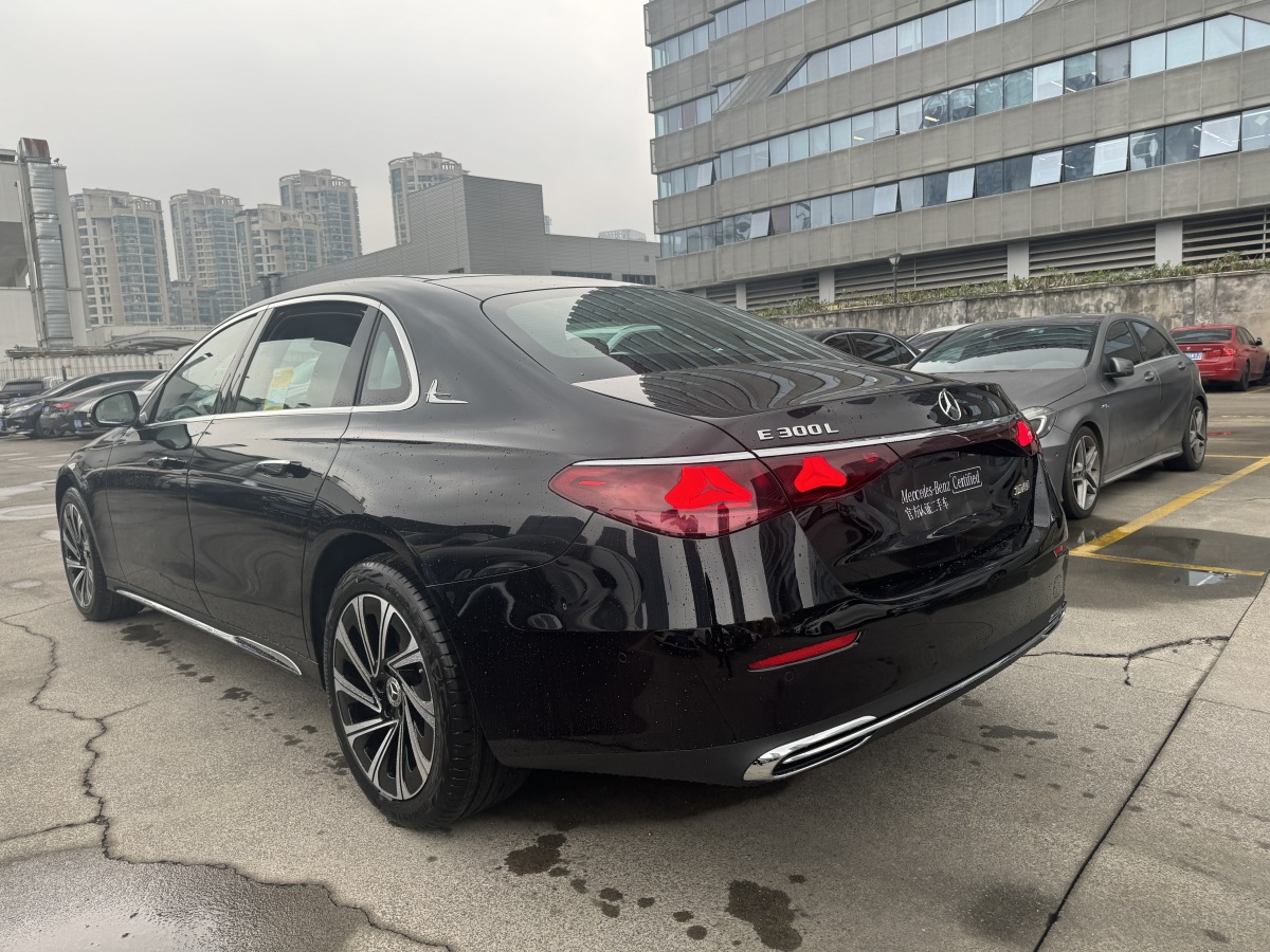 奔馳 奔馳E級(jí)  2024款 E 300 L 豪華型圖片