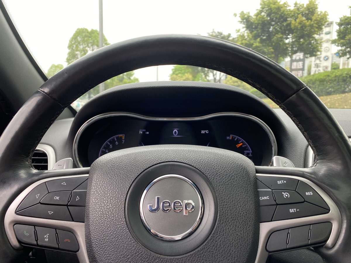 2019年2月Jeep 大切诺基  2017款 3.0L 舒享导航版