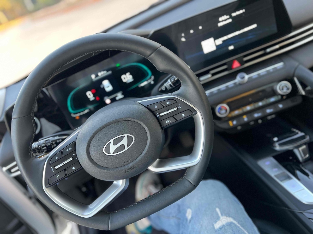 現(xiàn)代 伊蘭特  2022款 1.5L CVT LUX尊貴版圖片