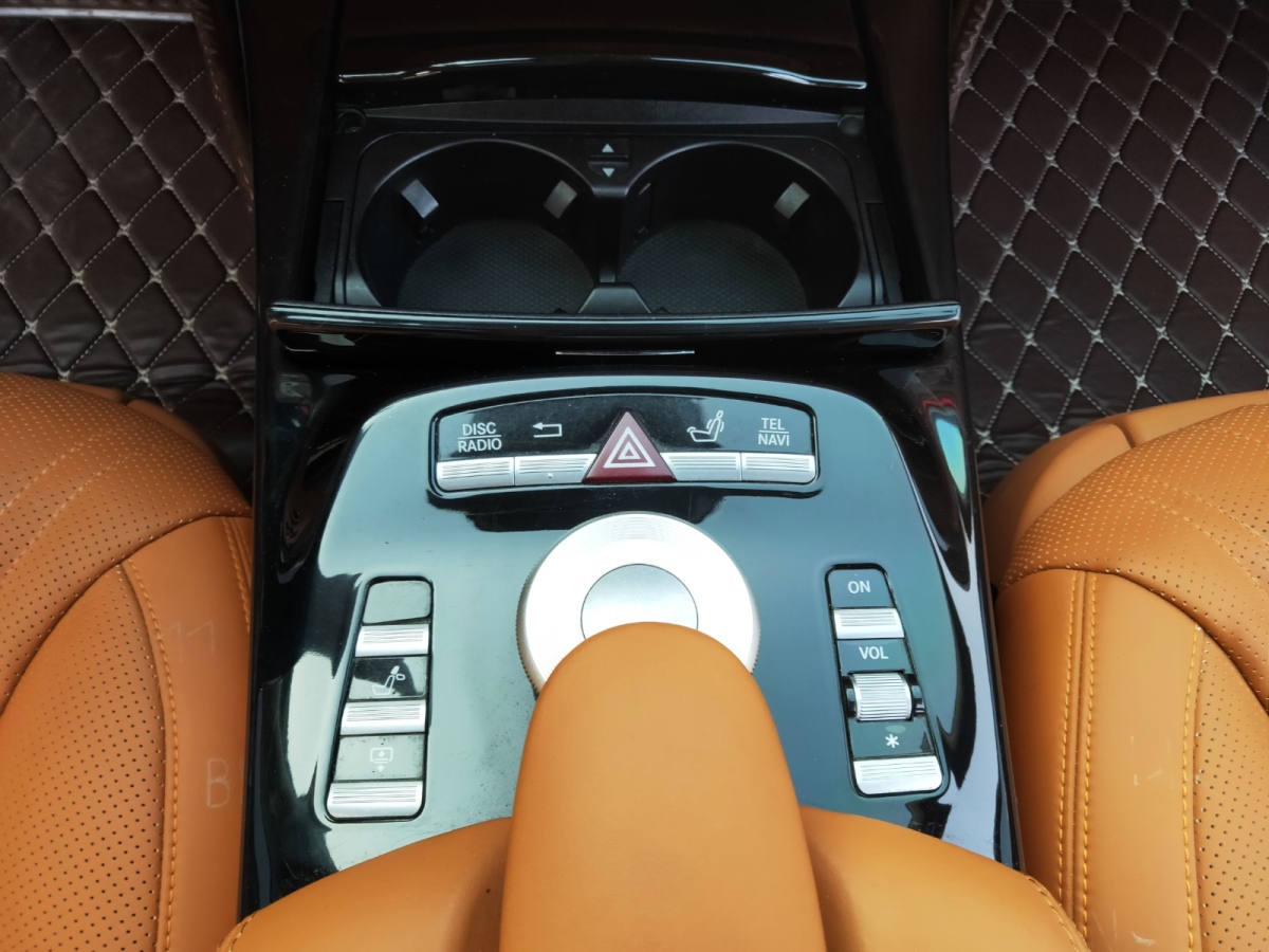 2013年1月奔驰 奔驰S级  2012款 S 300 L 商务简配型