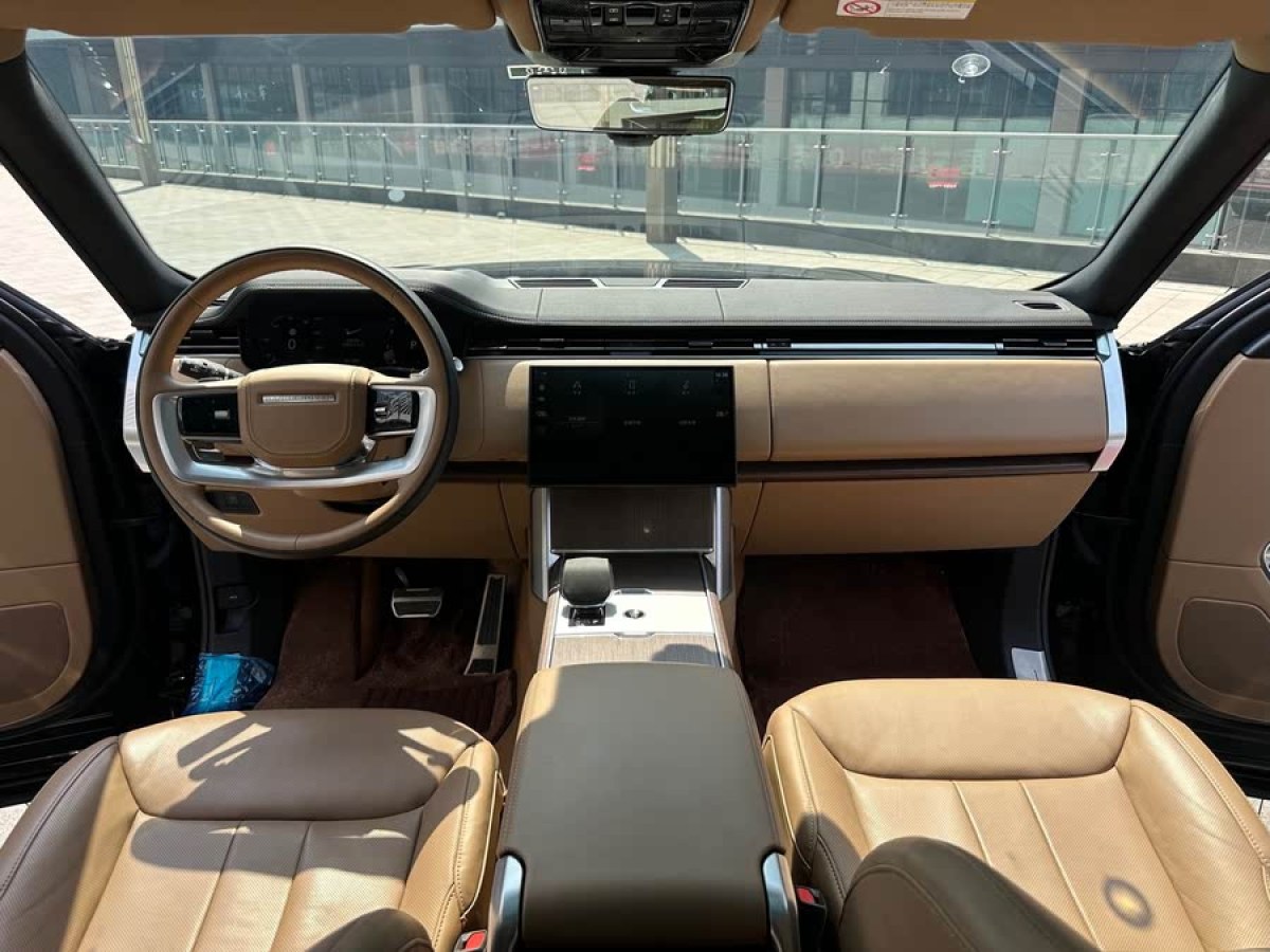 路虎 攬勝  2024款 3.0 L6 400PS 創(chuàng)世加長版圖片