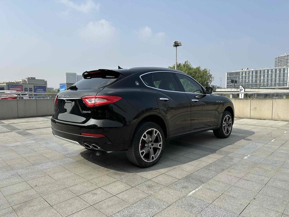 瑪莎拉蒂 Levante  2018款 3.0T 350Hp 標(biāo)準(zhǔn)版圖片