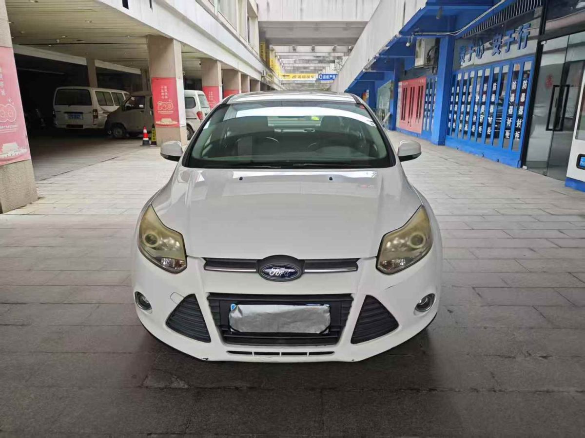 福特 ?？怂? 2014款 兩廂經(jīng)典 1.8L 自動酷白典藏版圖片