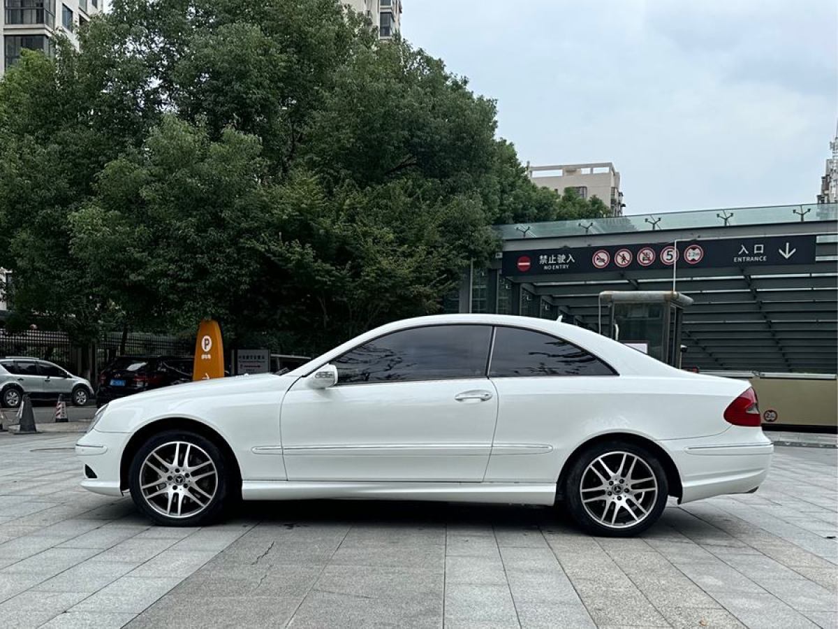 奔馳 奔馳CLK級(jí)  2006款 CLK 200K 雙門(mén)轎跑車(chē)圖片