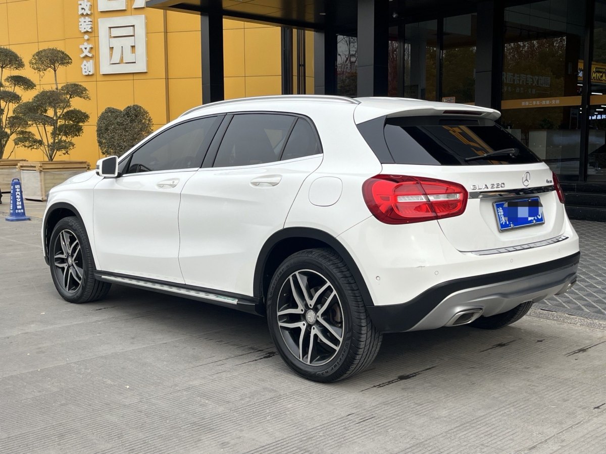 奔馳 奔馳GLA  2016款 GLA 220 4MATIC 時(shí)尚型圖片