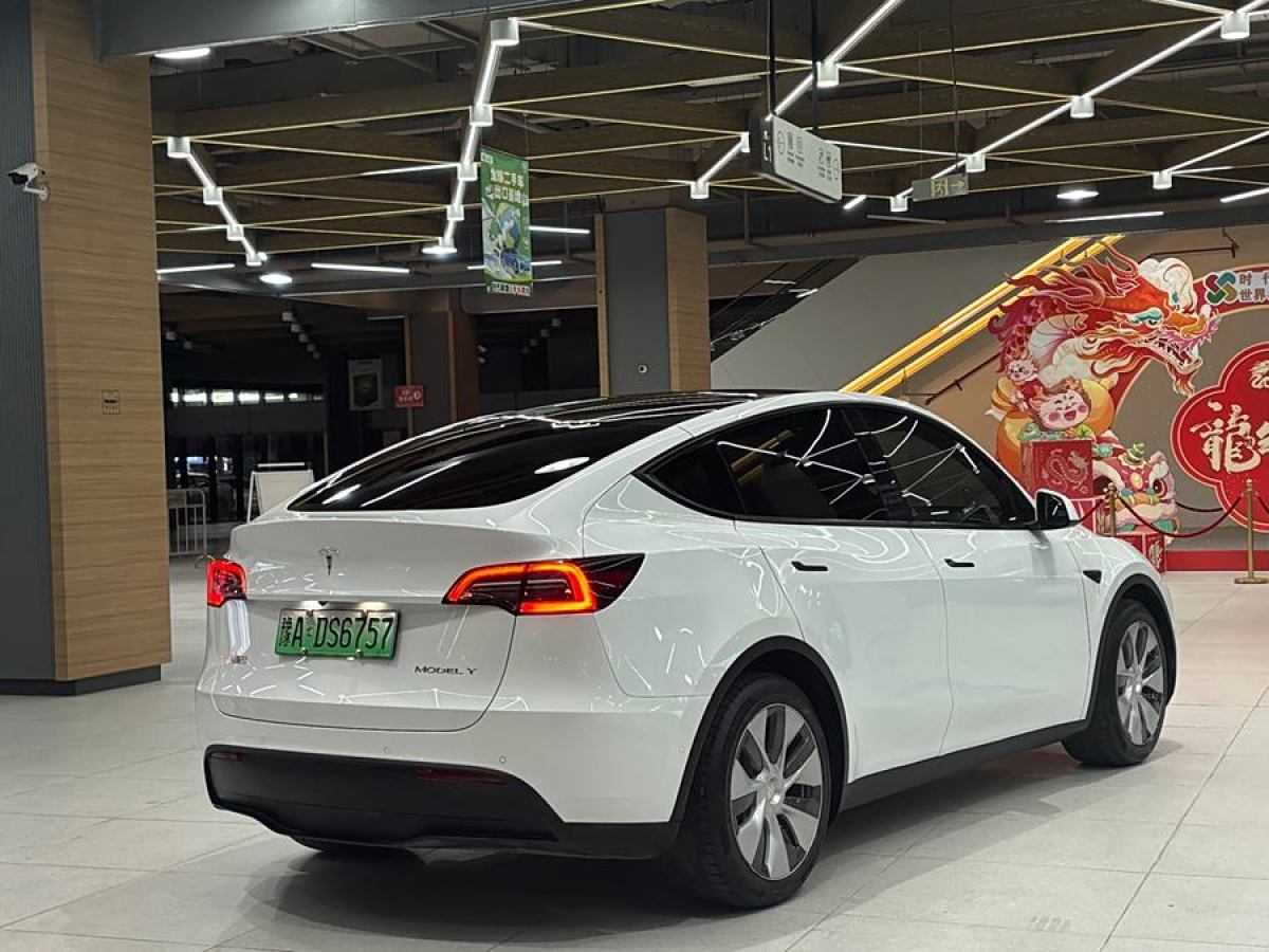 特斯拉 Model 3  2021款 改款 標(biāo)準(zhǔn)續(xù)航后驅(qū)升級版圖片