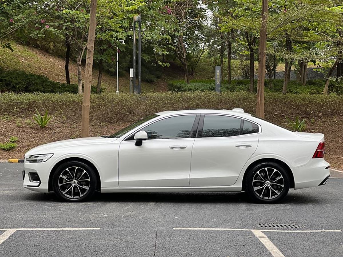 沃爾沃 S60L  2021款 T4 智逸豪華版圖片