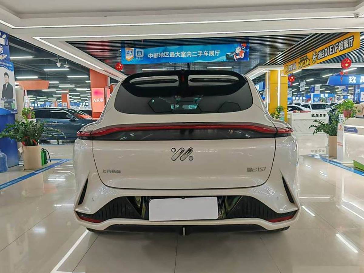 智己 智己LS7  2023款 100kWh Lux四驅(qū)版圖片