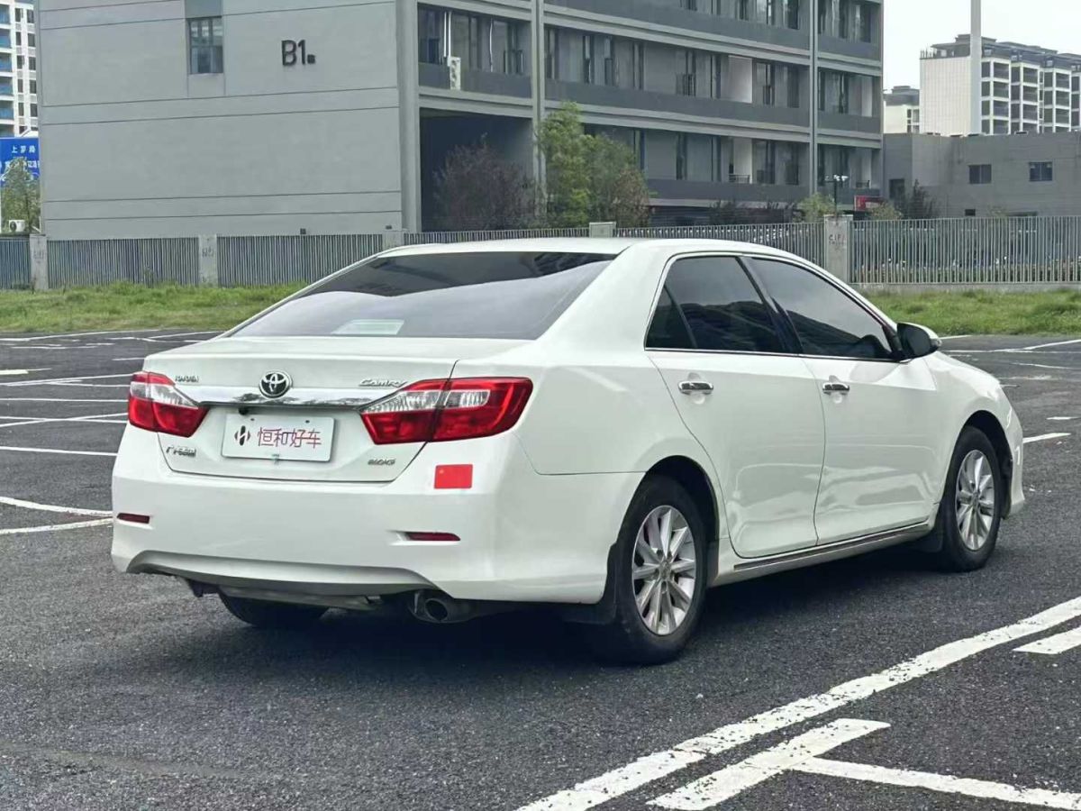 現(xiàn)代 格越  2013款 2.2T 7座兩驅(qū)棕色內(nèi)飾旗艦版圖片