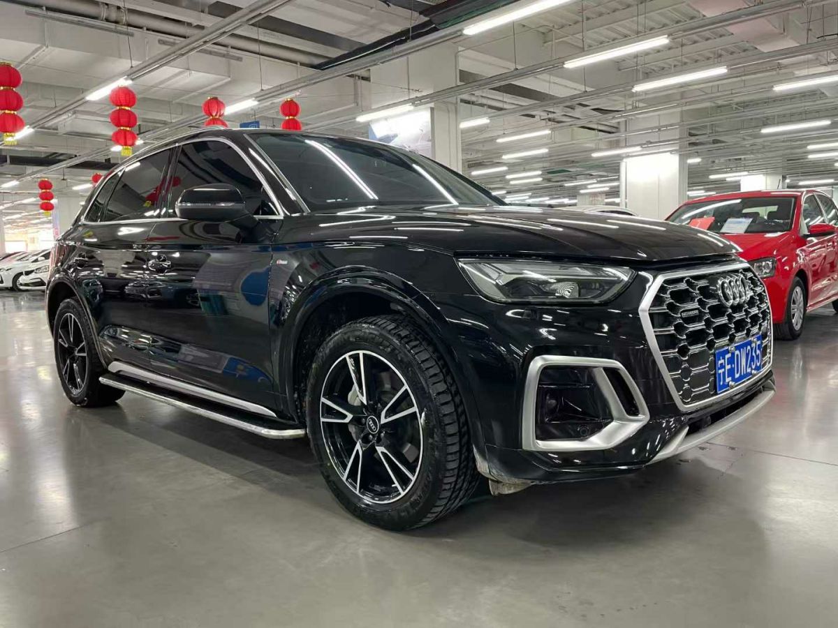 奧迪 奧迪Q5 e-tron  2022款 40 e-tron 星耀型 機(jī)甲套裝圖片