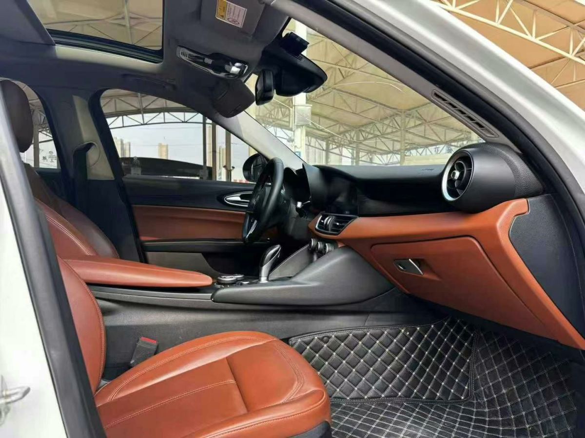法拉利 GTC4Lusso  2017款 3.9T V8圖片