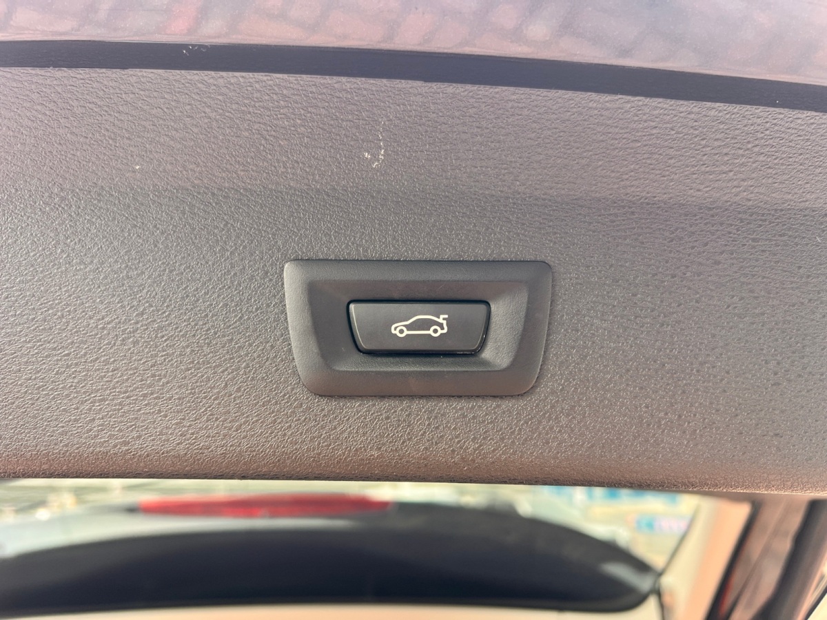 寶馬 寶馬X1  2018款 sDrive20Li 領(lǐng)先型圖片