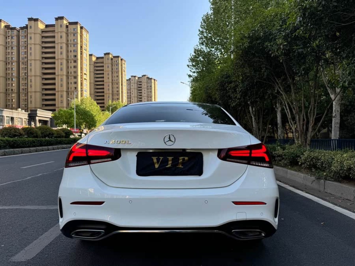 奔馳 奔馳A級(jí)  2020款 改款 A 200 L 運(yùn)動(dòng)轎車時(shí)尚型圖片