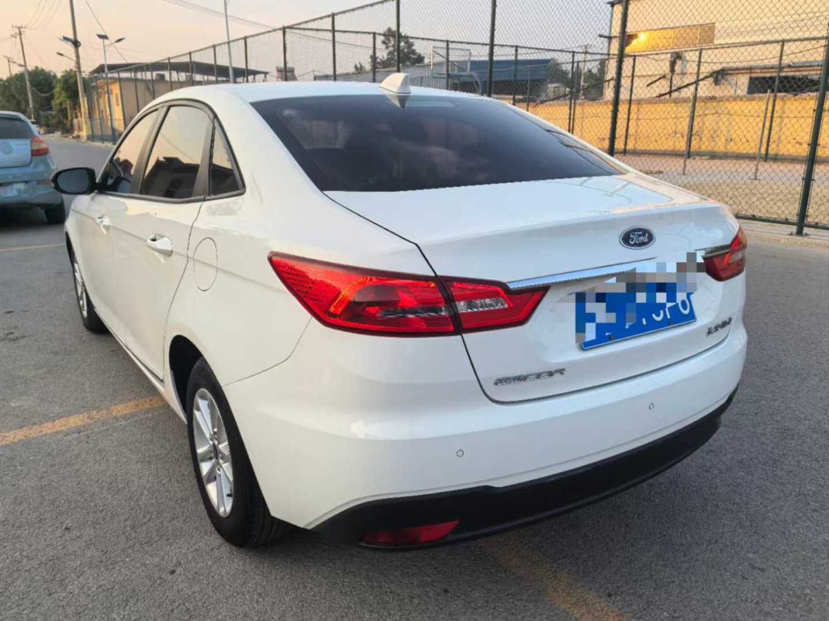 福特 福睿斯  2019款 1.5L 手動(dòng)悅享型圖片