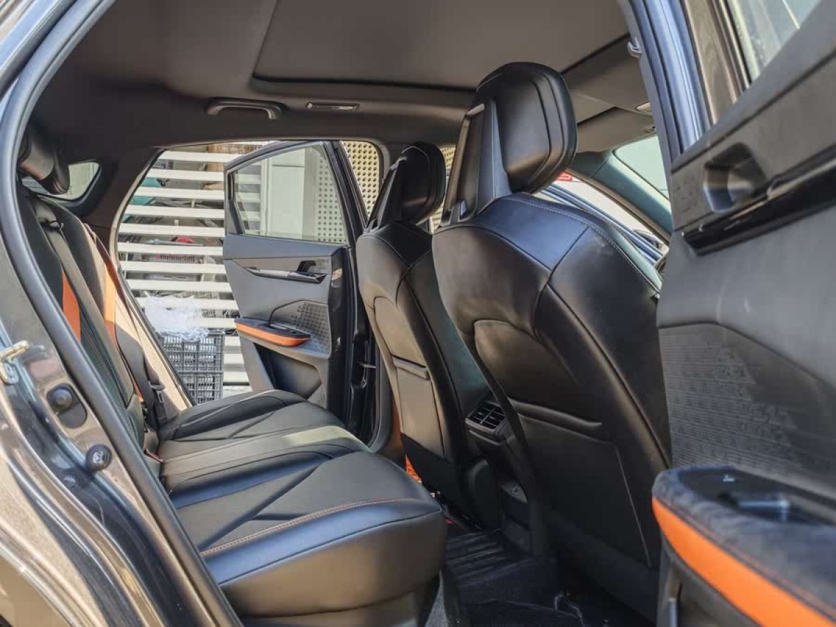 長安 長安UNI-V  2022款 1.5T 尊貴型圖片