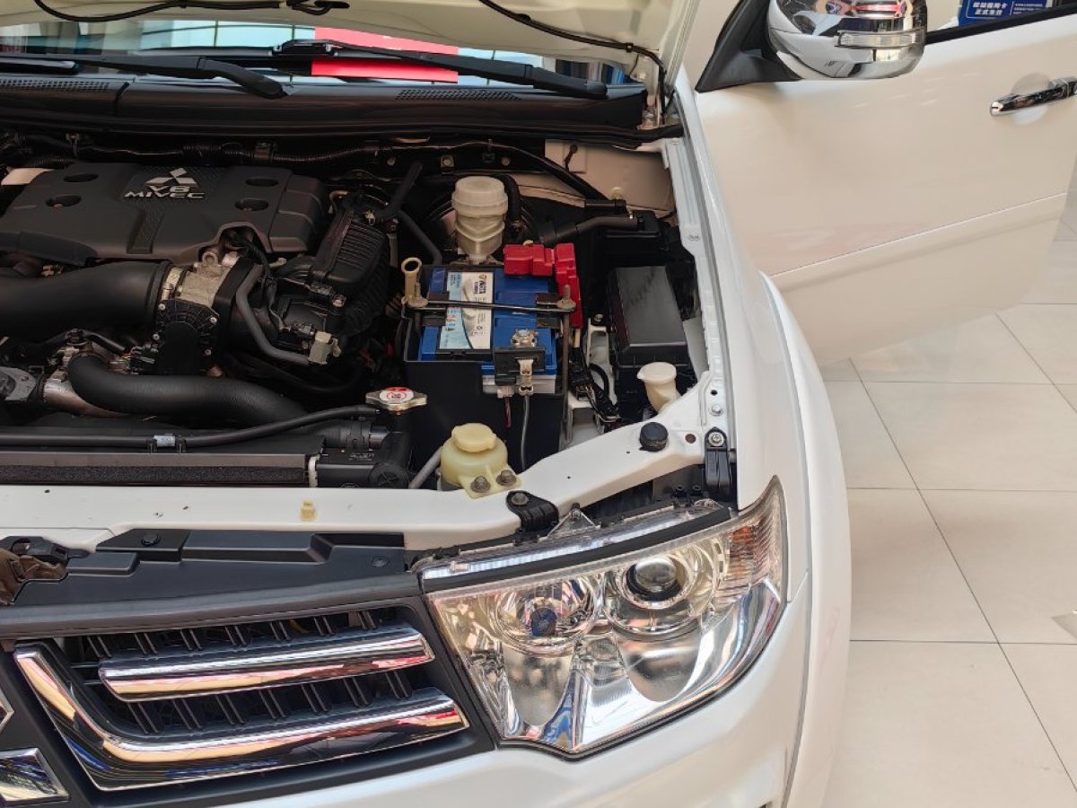 三菱 帕杰羅?勁暢  2013款 3.0L 自動四驅旗艦版圖片
