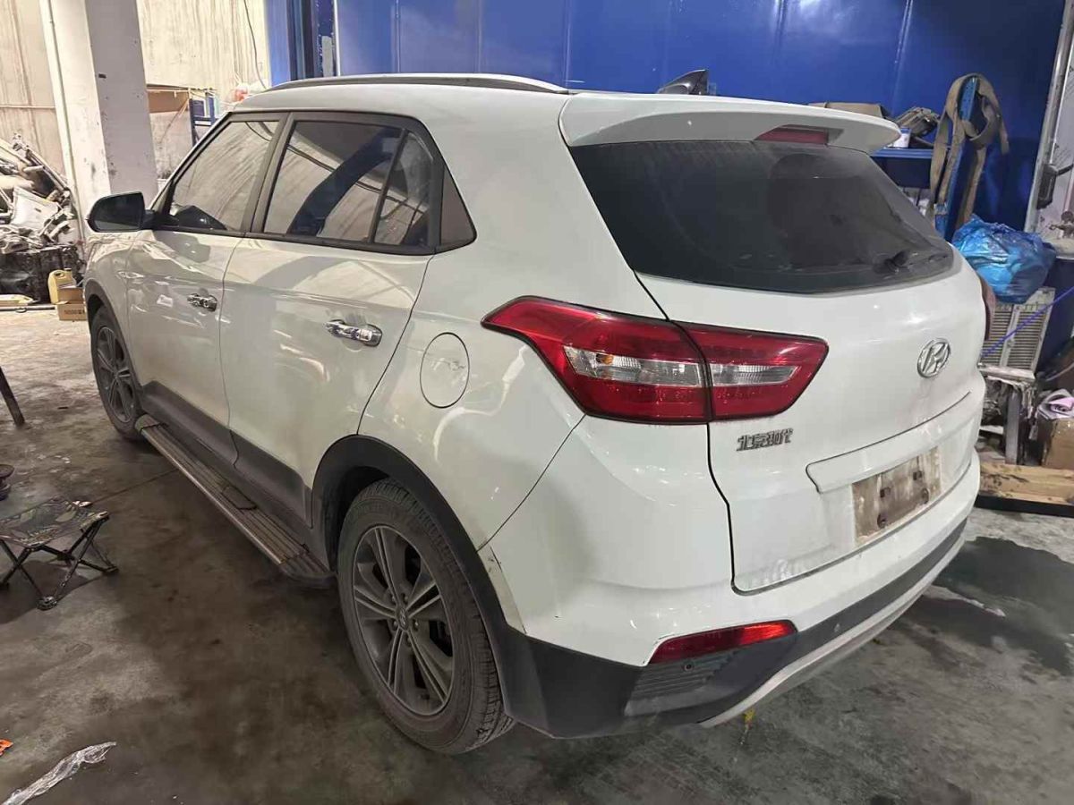 現(xiàn)代 ix25  2015款 1.6L 手動兩驅(qū)時尚型GS圖片