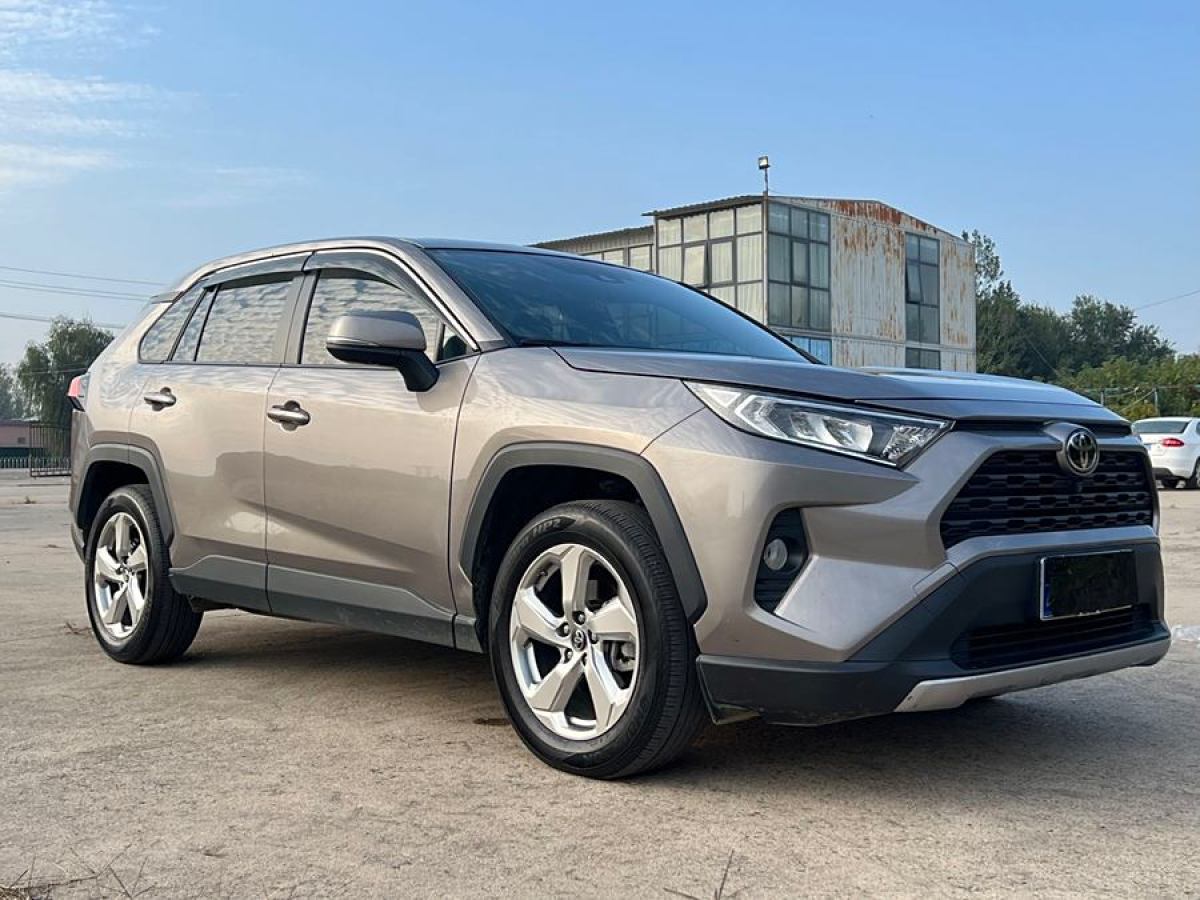 2021年9月豐田 RAV4榮放  2021款 2.0L CVT四驅(qū)風(fēng)尚版