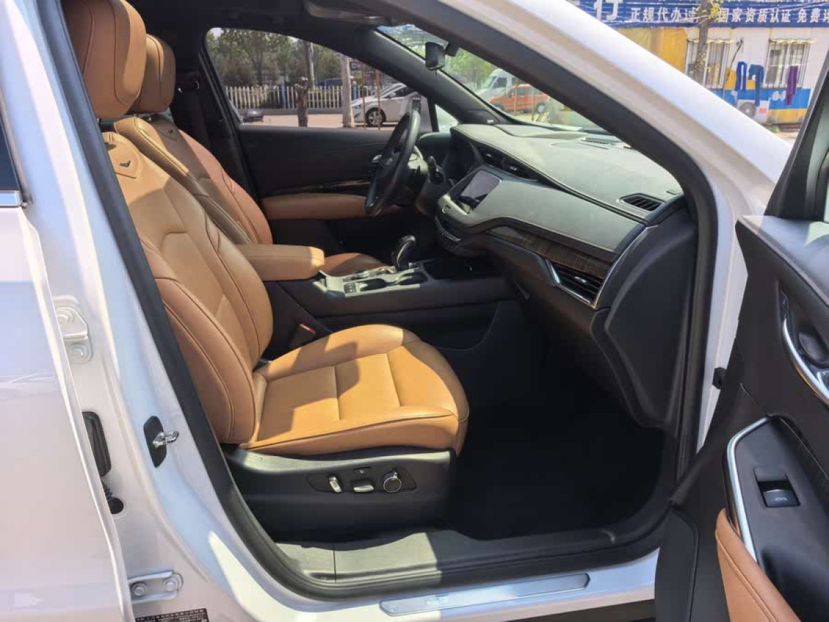 凱迪拉克 XT4  2018款 28T 四驅(qū)鉑金版圖片