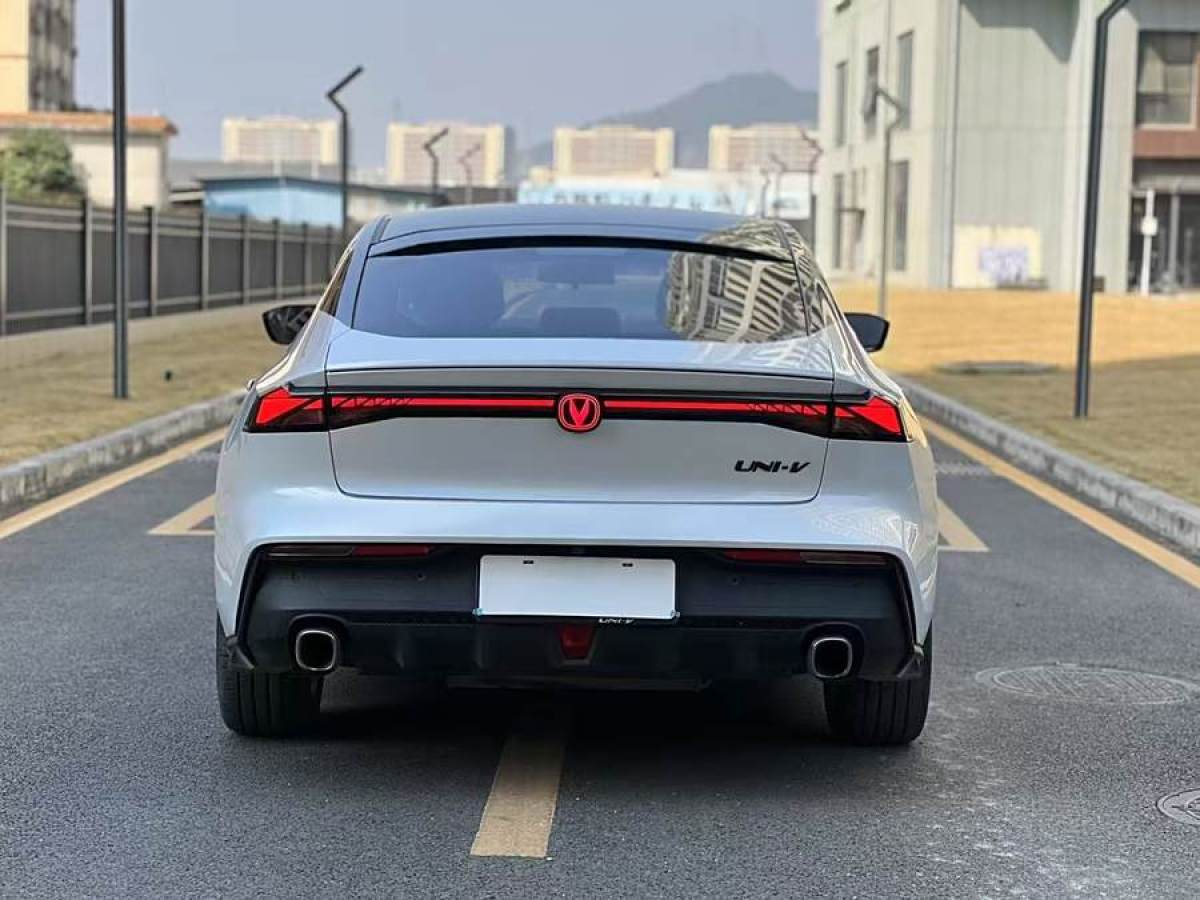 長(zhǎng)安 長(zhǎng)安UNI-V  2022款 1.5T 尊貴型圖片