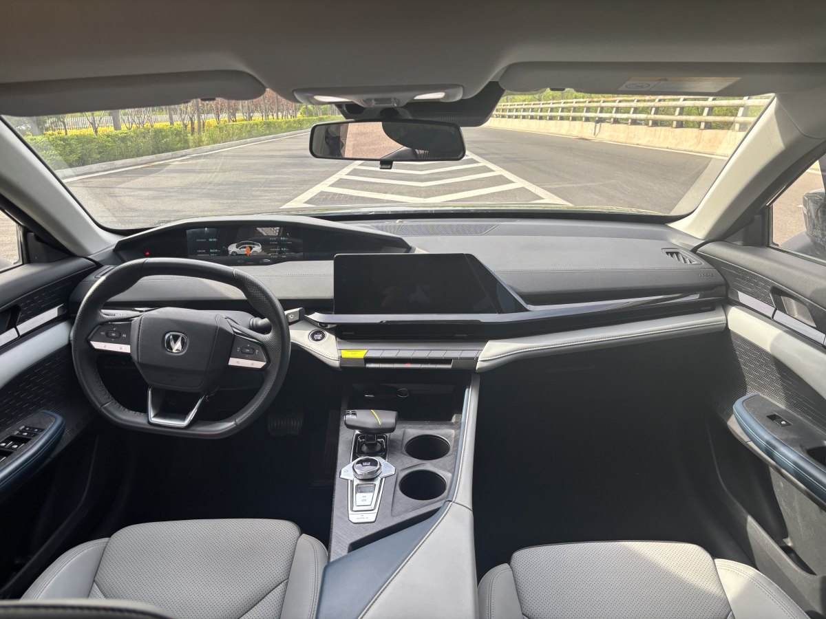 長(zhǎng)安 長(zhǎng)安UNI-V 智電iDD  2023款 智電iDD 1.5T 113km智酷型圖片