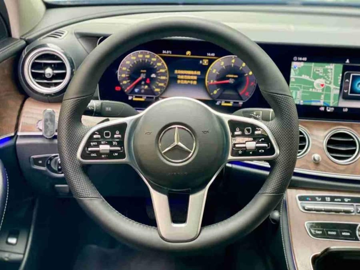 奔馳 奔馳E級  2020款 改款 E 300 L 殊享版圖片