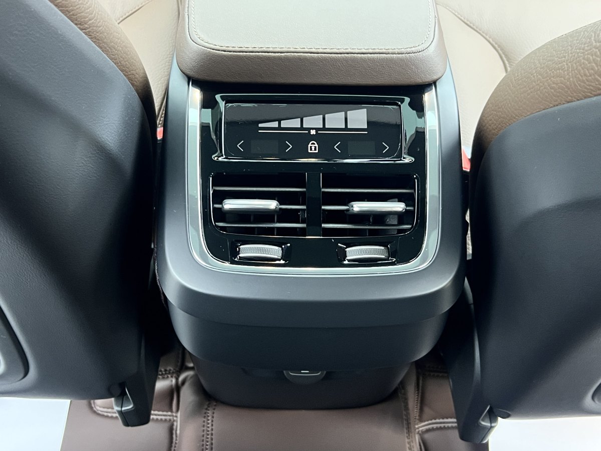 沃爾沃 XC90  2024款 B6 智逸豪華版 7座圖片
