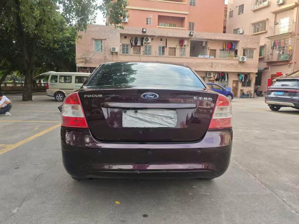 福特 ?？怂? 2013款 三廂經(jīng)典 1.8L 自動(dòng)基本型圖片