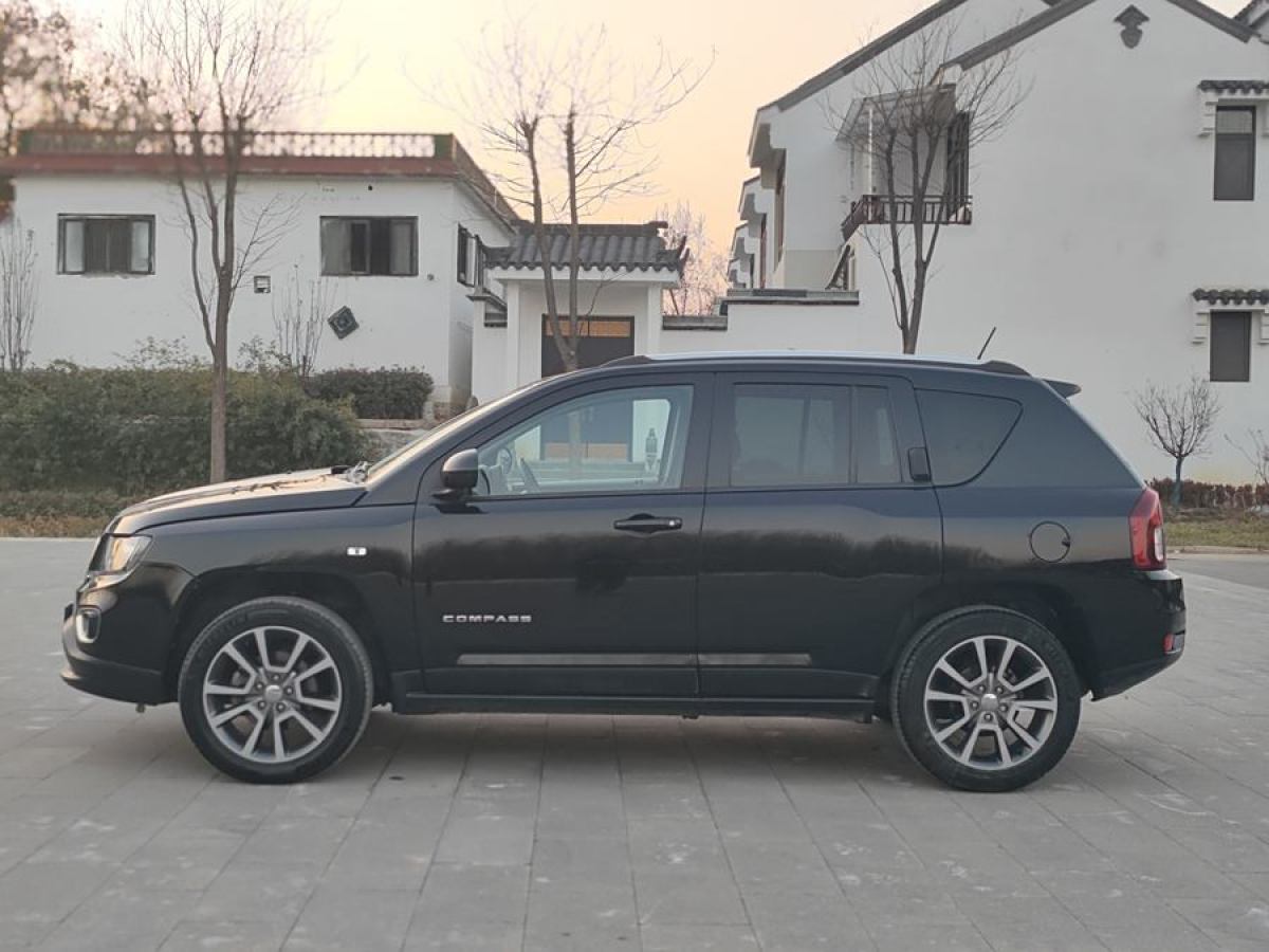 Jeep 指南者  2014款 改款 2.4L 四驅(qū)豪華導(dǎo)航版圖片