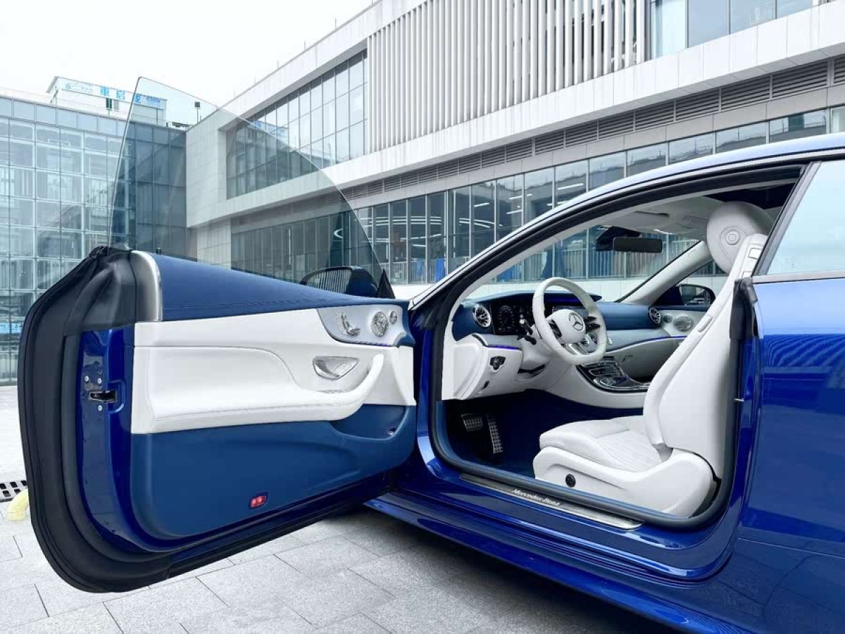 奔馳 奔馳E級(jí)  2021款 改款 E 260 4MATIC 轎跑車圖片