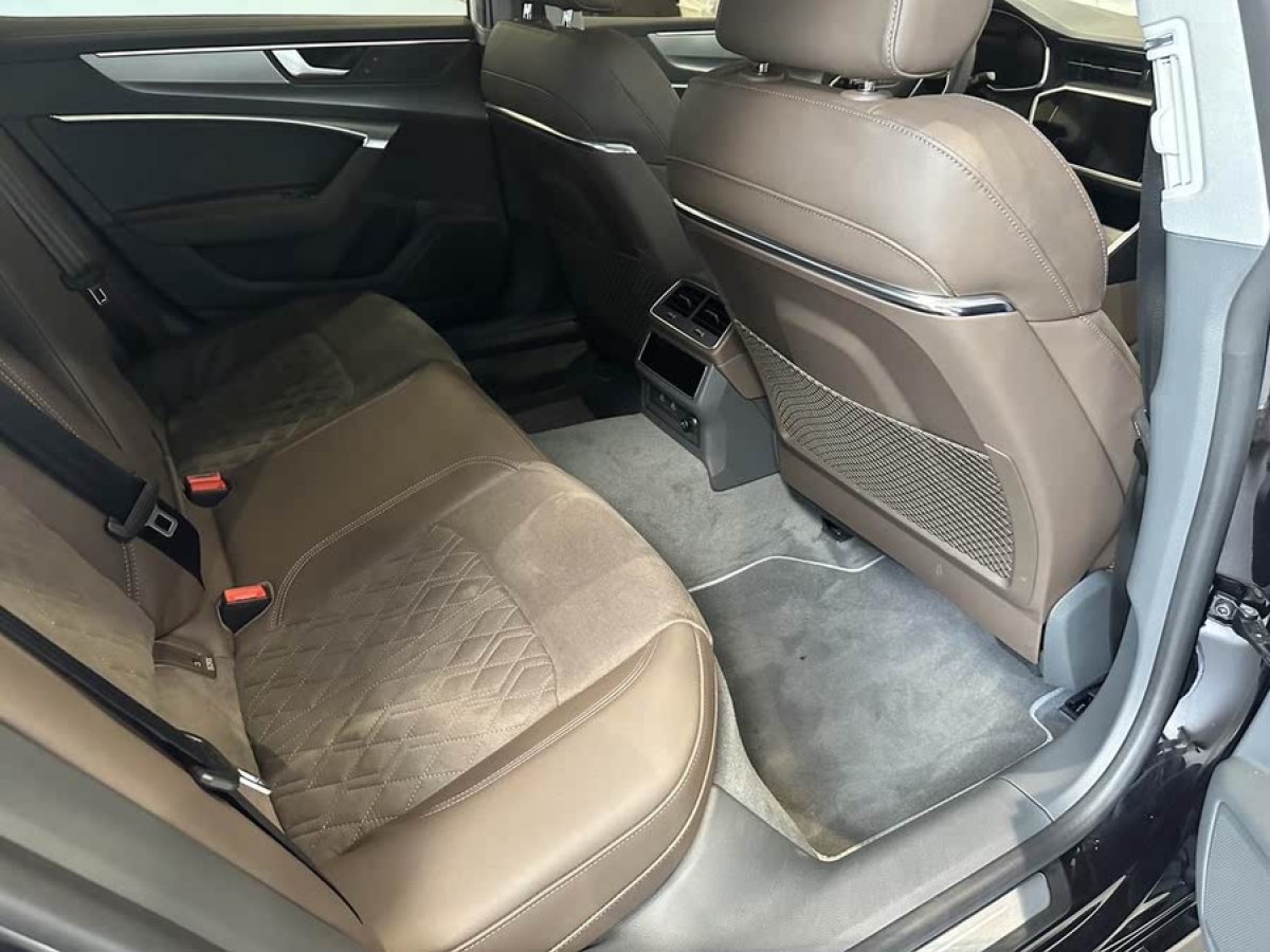 奧迪 奧迪A7L  2024款 45TFSI quattro S-line 見遠型 流晶套裝圖片