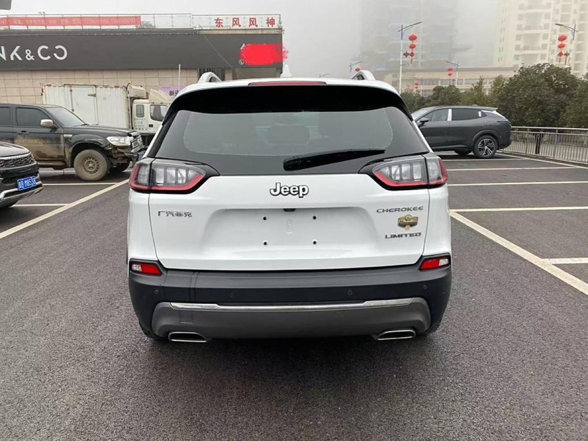 Jeep 自由光  2019款 2.0T 兩驅(qū)智享版 國(guó)VI圖片