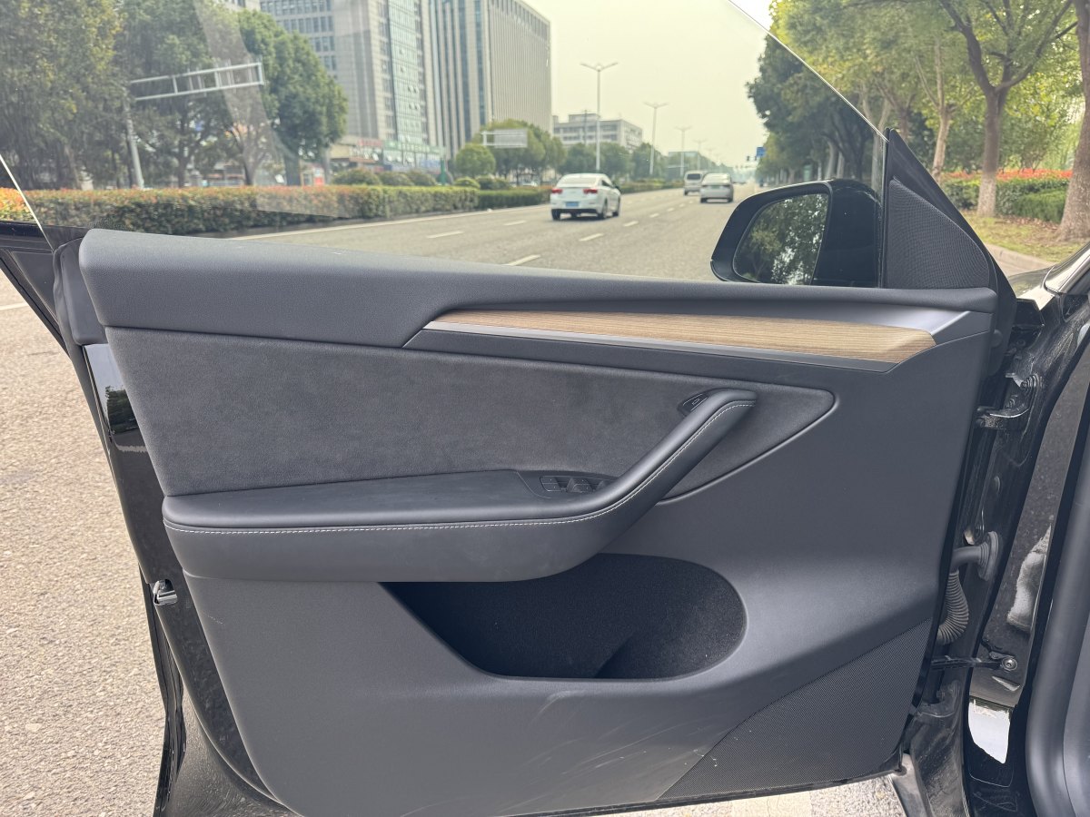 特斯拉 Model Y  2023款 煥新版 后輪驅(qū)動(dòng)圖片