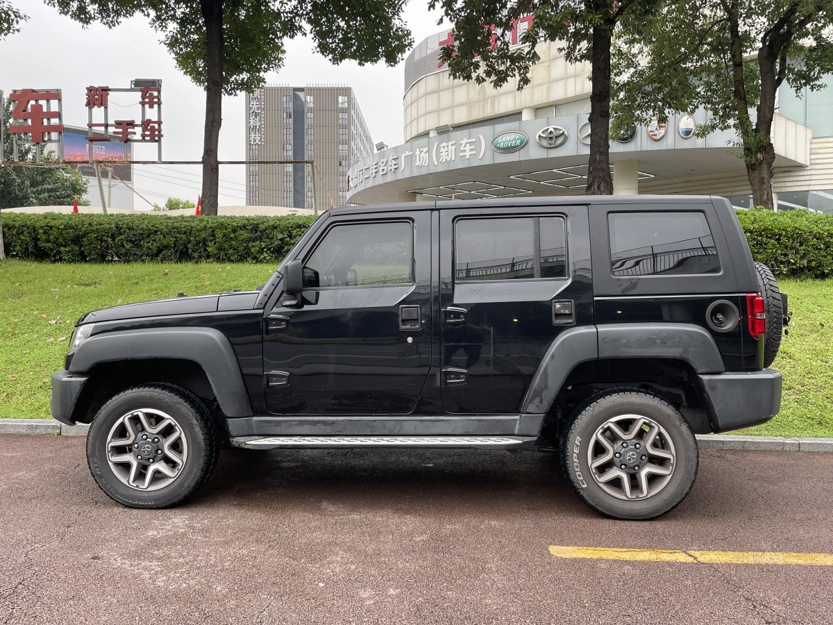 北京 BJ40  2017款 40L 2.3T 自動四驅(qū)環(huán)塔冠軍版圖片