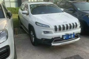 自由光 Jeep 2.0L 優(yōu)越版