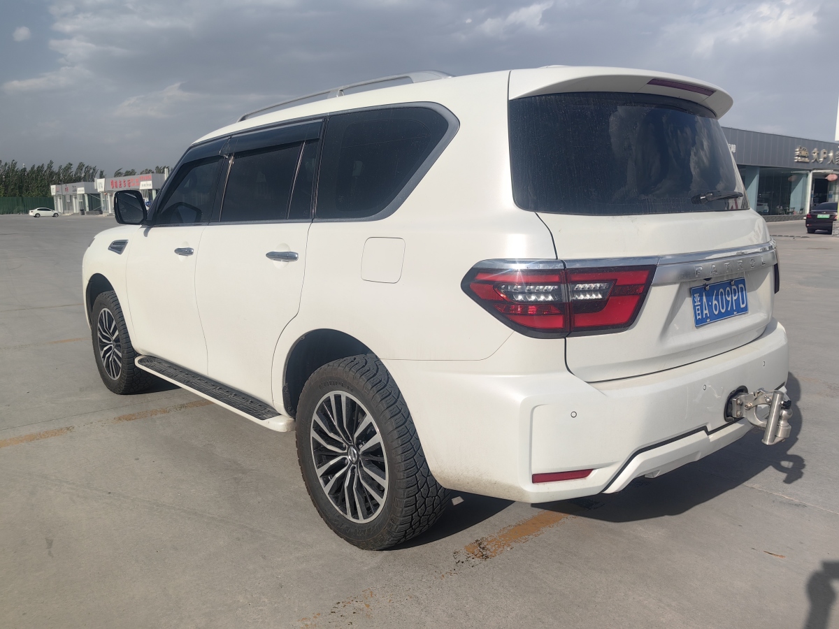 日產(chǎn) 途樂  2018款 4.0L 鉑金型圖片