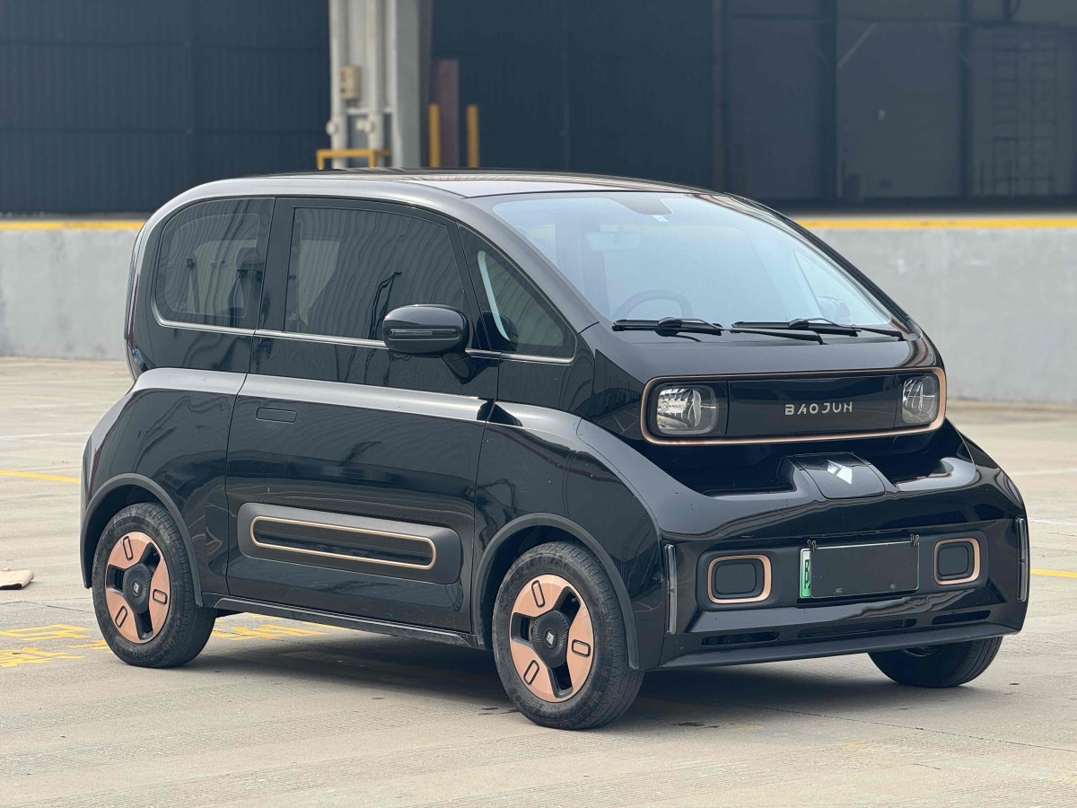 2022年3月寶駿 寶駿KiWi EV  2022款 設(shè)計師輕享版 三元鋰