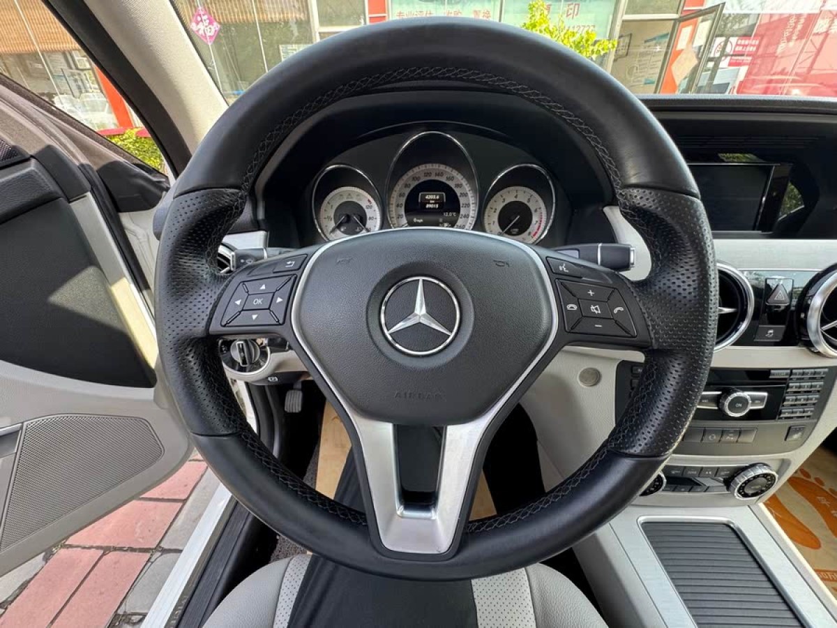 奔馳 奔馳GLK級(jí)  2013款 GLK 300 4MATIC 動(dòng)感天窗型圖片