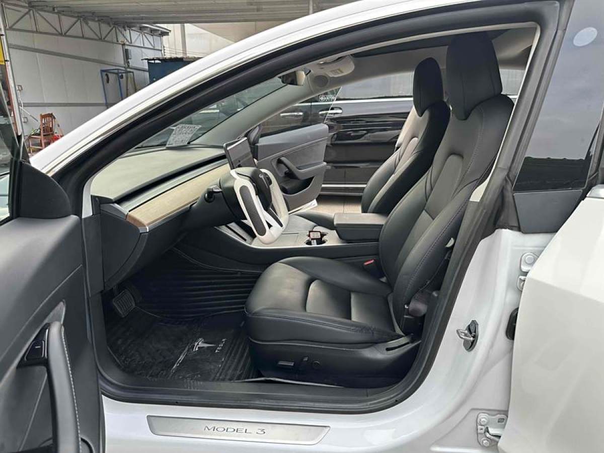 特斯拉 Model 3  2019款 標(biāo)準(zhǔn)續(xù)航后驅(qū)升級(jí)版圖片