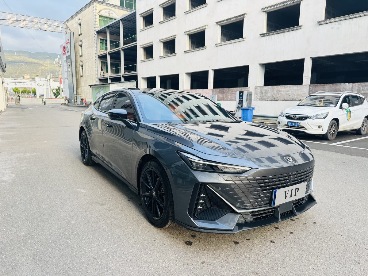 長(zhǎng)安 長(zhǎng)安UNI-V  2022款 1.5T 尊貴型圖片