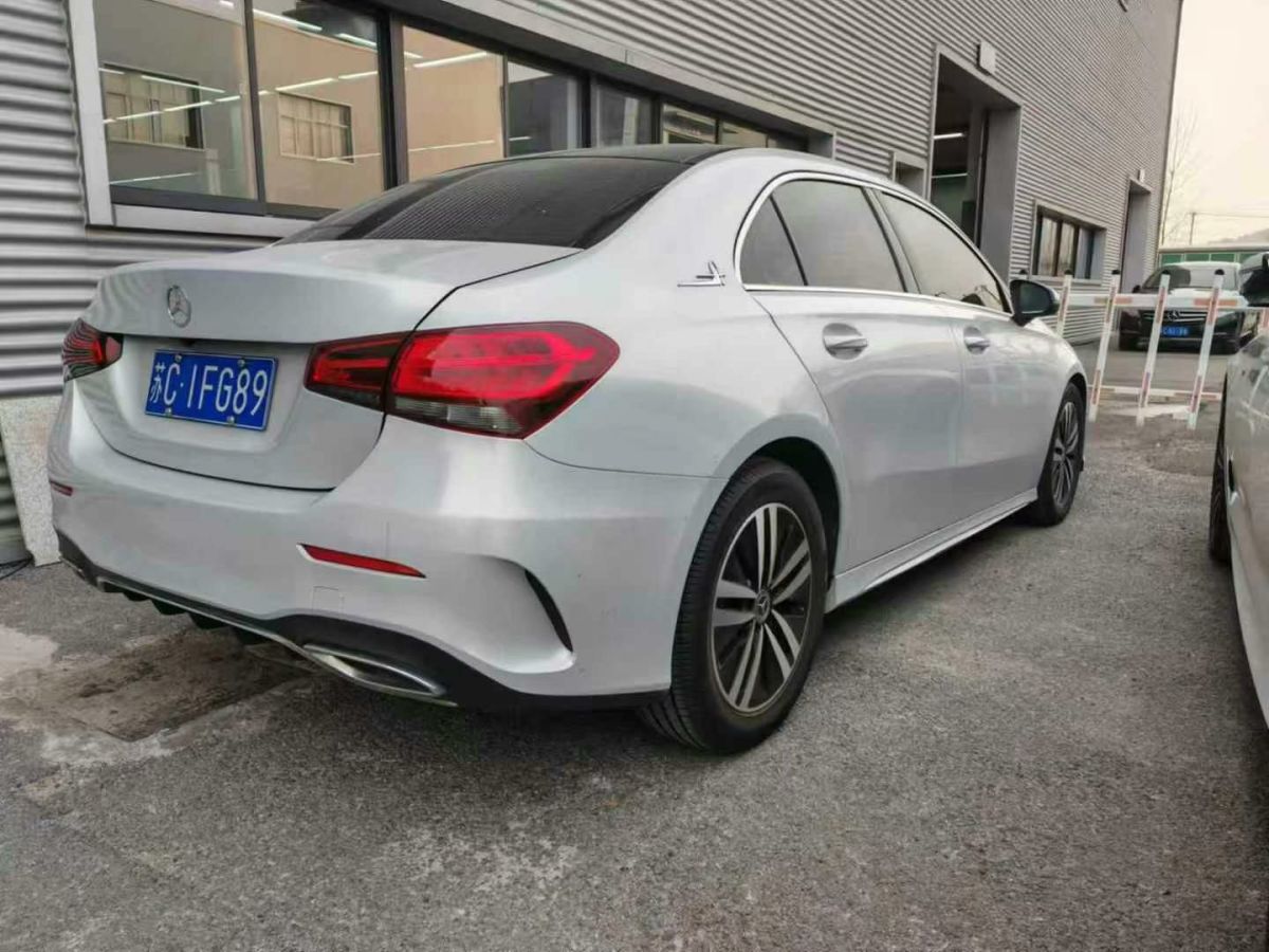 奔馳 奔馳GLE  2020款  GLE 350 4MATIC 時(shí)尚型圖片