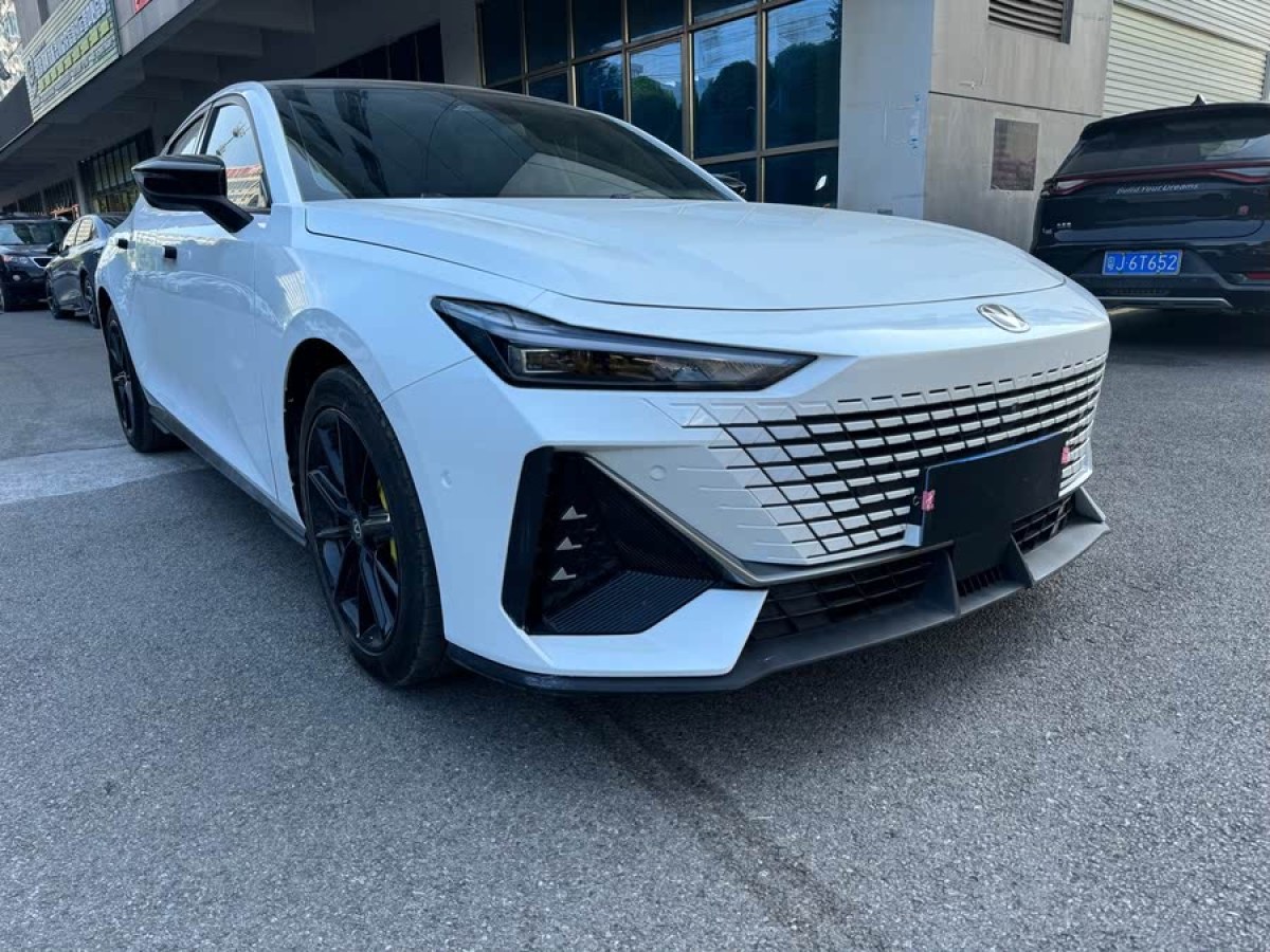 長(zhǎng)安 長(zhǎng)安UNI-V  2022款 1.5T 尊貴型圖片
