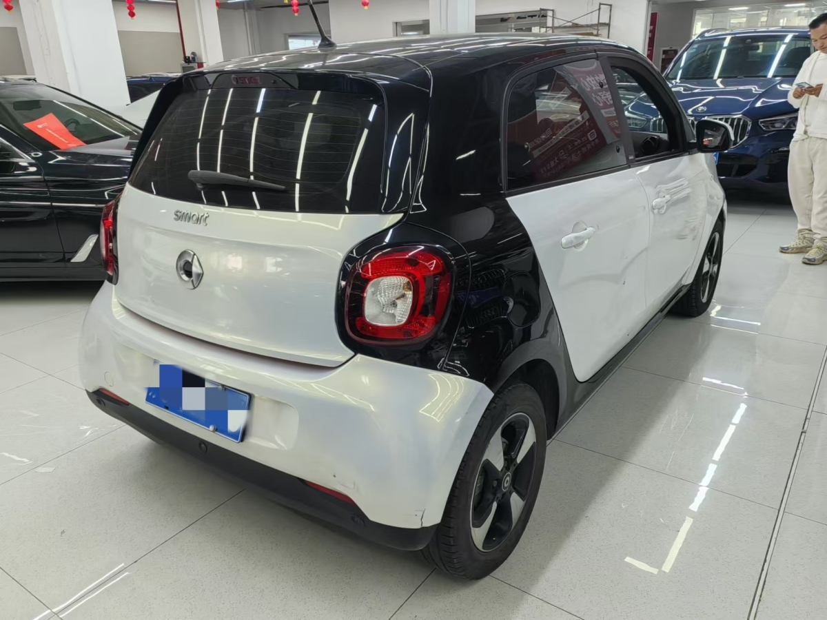 2018年10月smart forfour  2018款 1.0L 52千瓦激情版