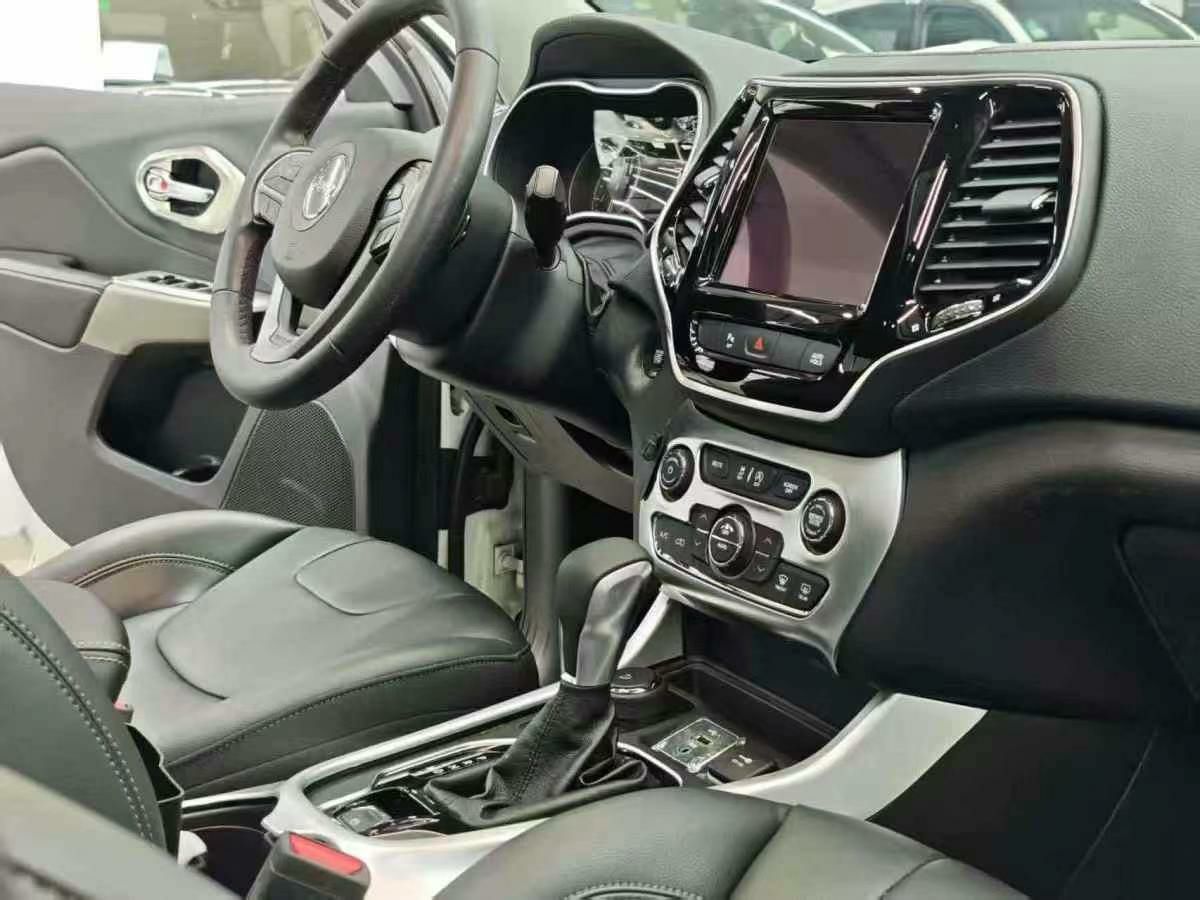 Jeep 自由光  2019款 2.0L 兩驅(qū)優(yōu)享版圖片