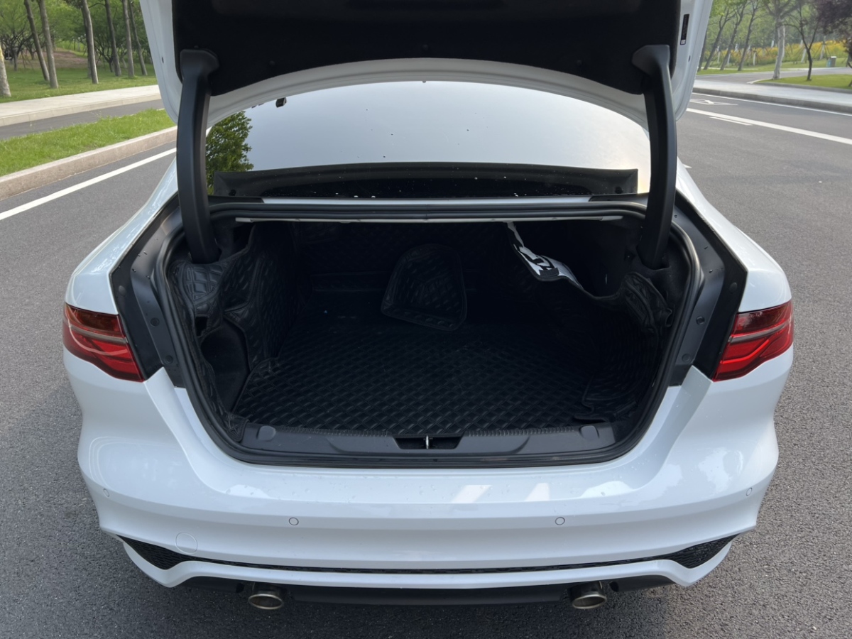 捷豹 XEL  2021款 2.0T 200PS R-DYNAMIC 青春運(yùn)動(dòng)版圖片