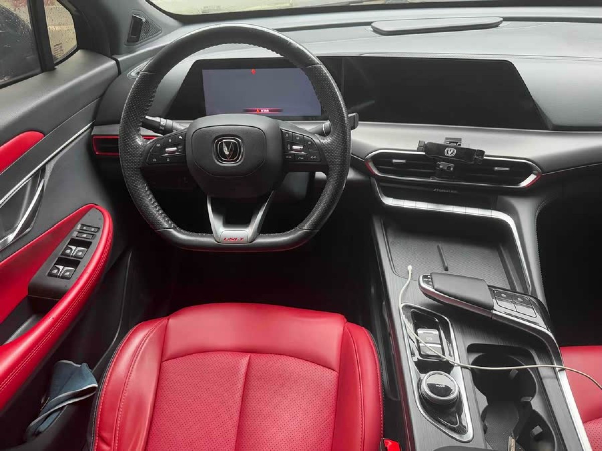 長(zhǎng)安 UNI-T  2020款 1.5T 尊貴型圖片