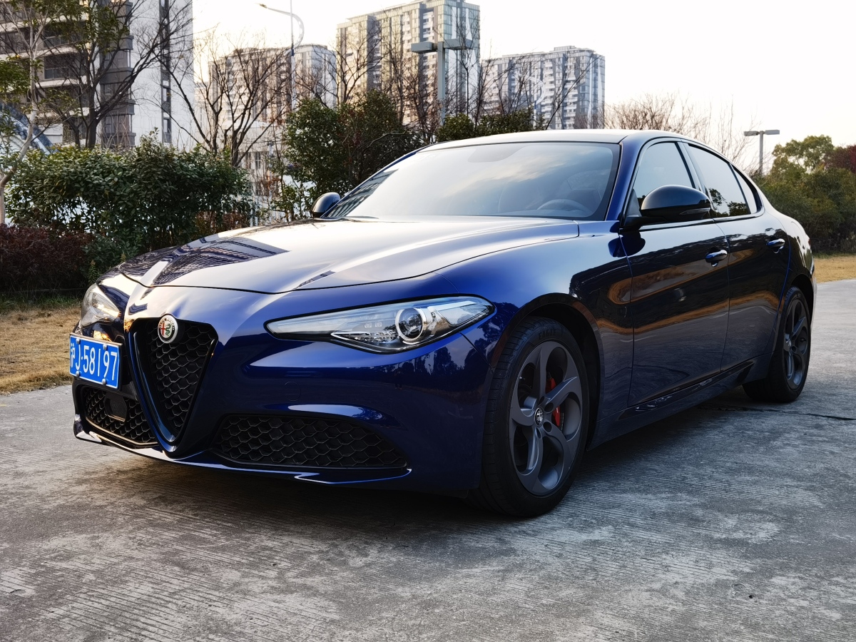 阿爾法·羅密歐 Giulia  2019款 2.0T 280HP Black Package黑標限量版圖片