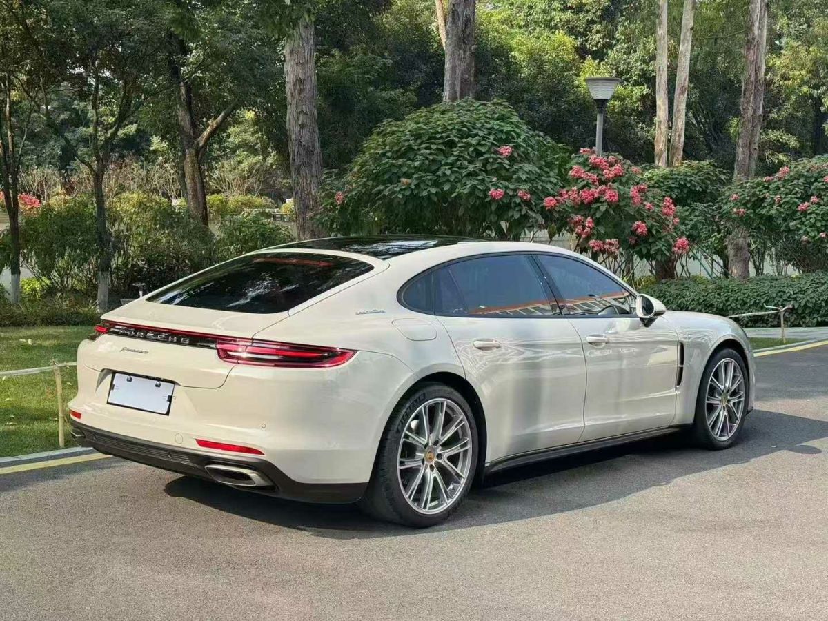 保時(shí)捷 Panamera 圖片