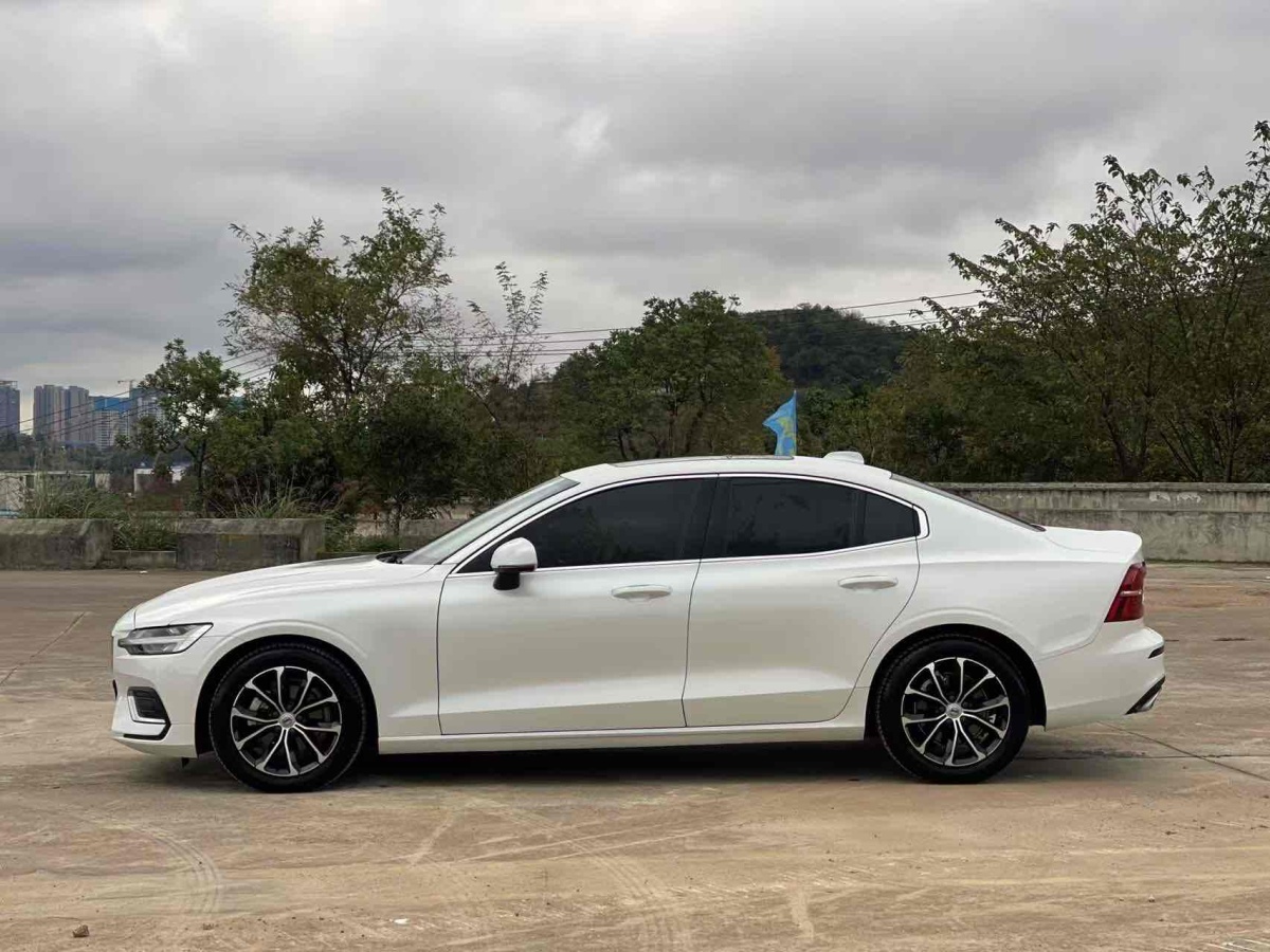 沃爾沃 S60L  2022款 B4 智逸豪華版圖片